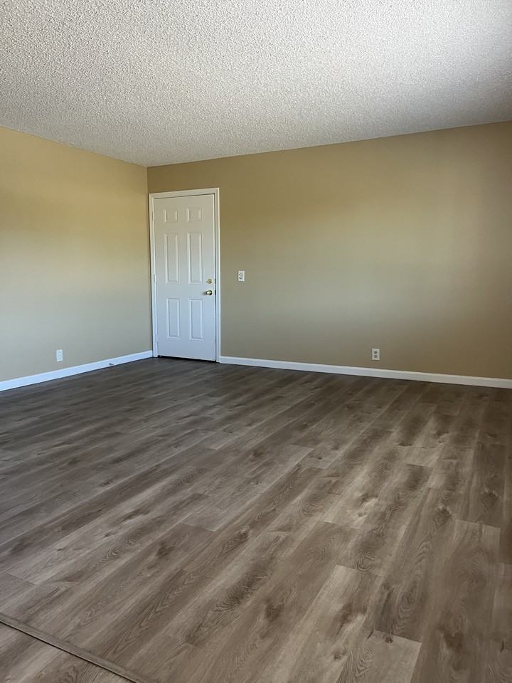 946 S Barrett Rd #3 - Photo 6 of 11