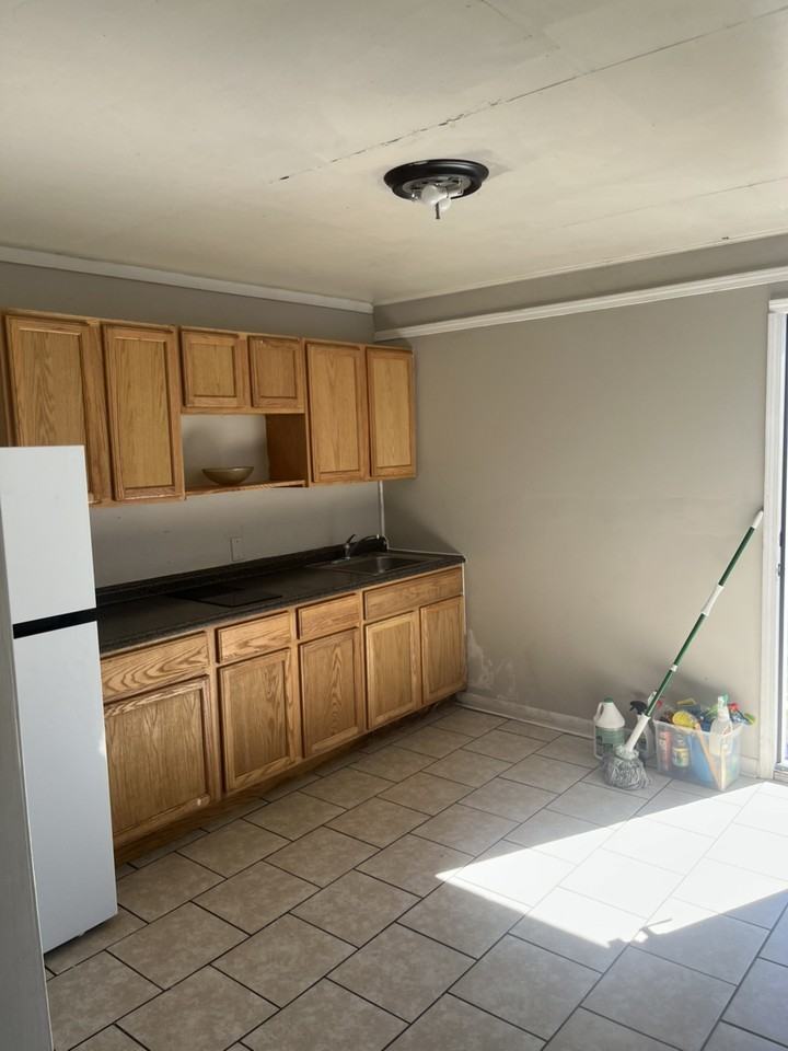 2709 Lindsey Dr - Photo 2 of 7