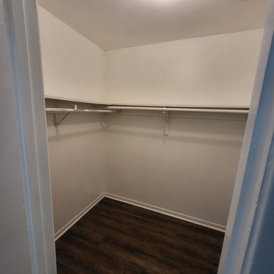 131 Regency Ave #C - Photo 3 of 8