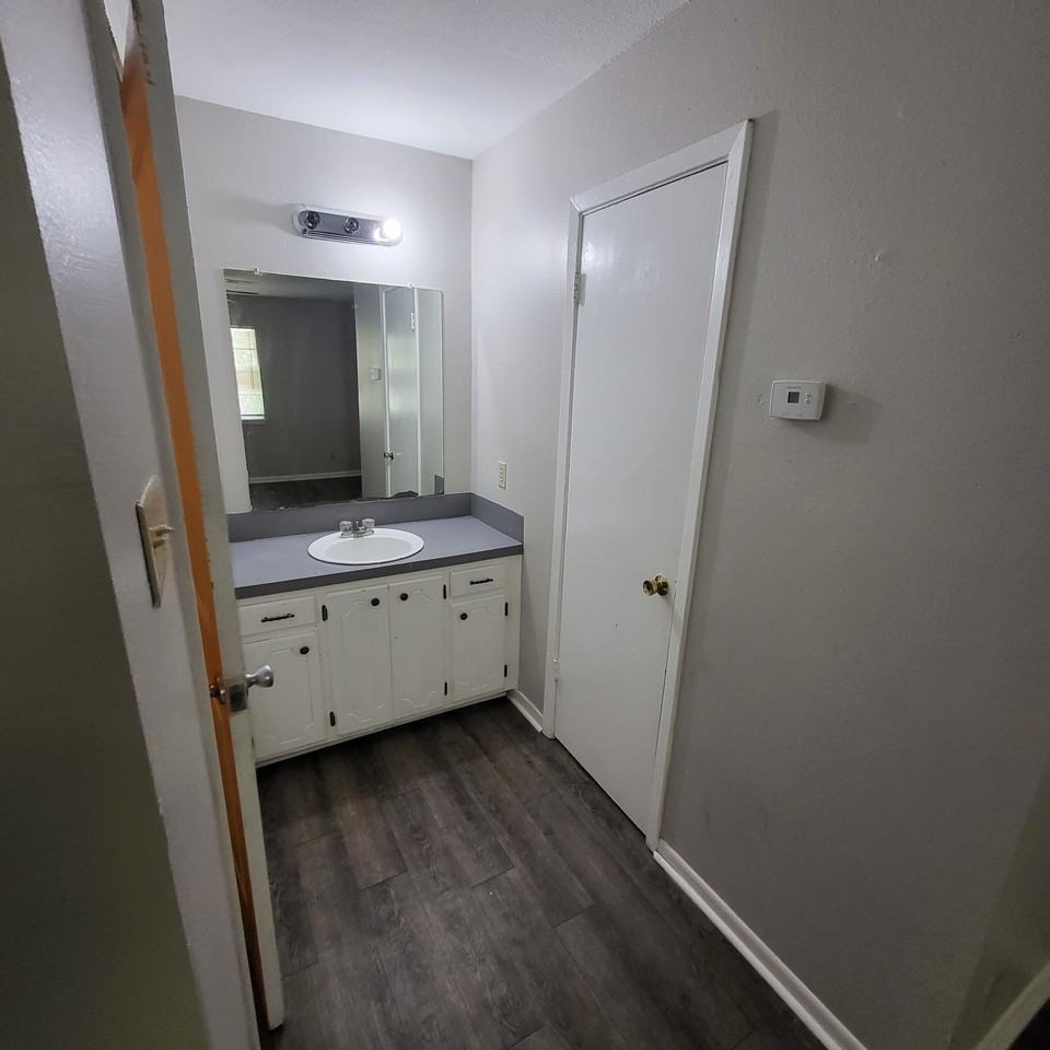 131 Regency Ave #C - Photo 4 of 8