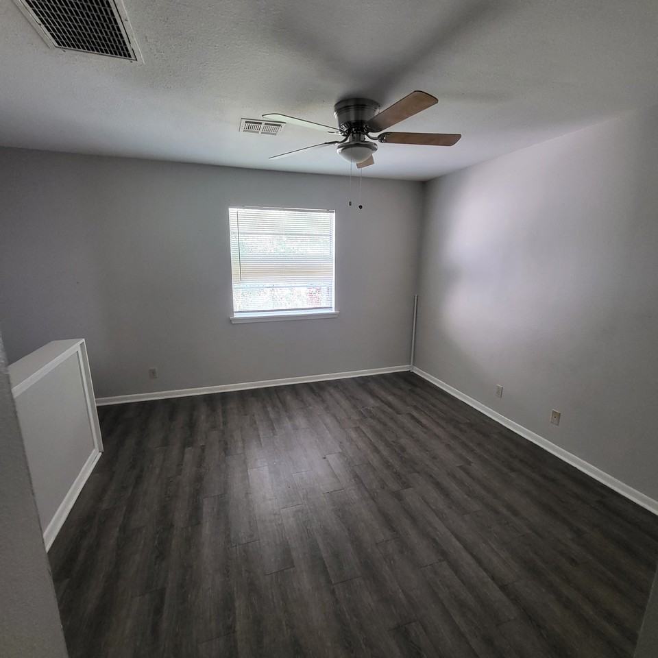 131 Regency Ave #C - Photo 6 of 8