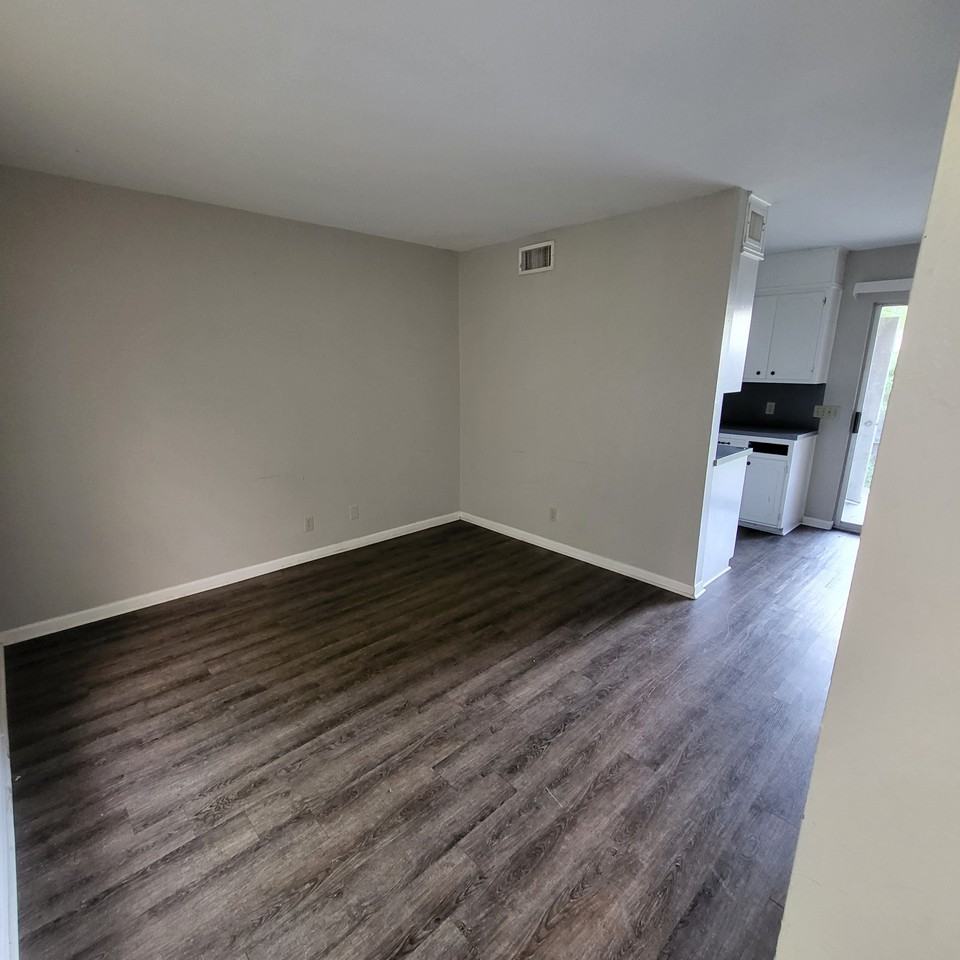 131 Regency Ave #C - Photo 7 of 8