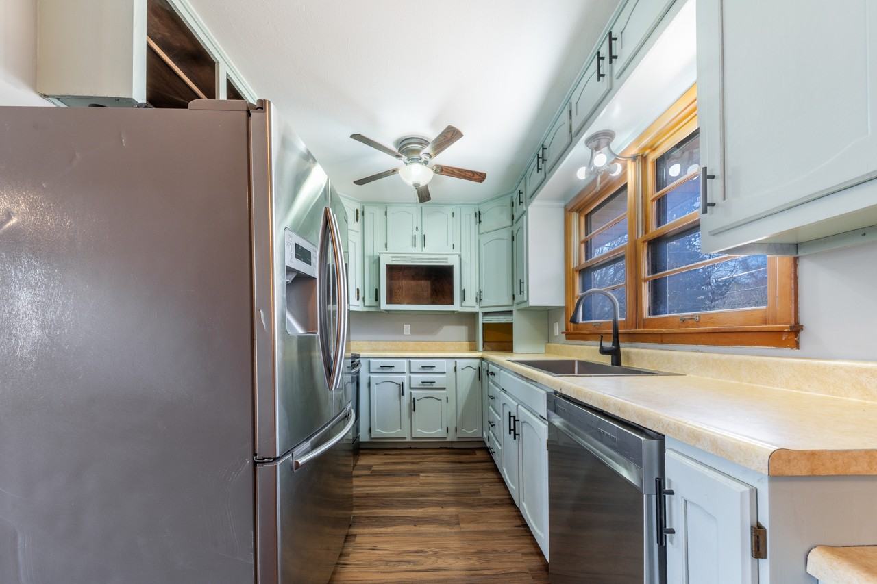 1933 Judson St #1 - Photo 3 of 10