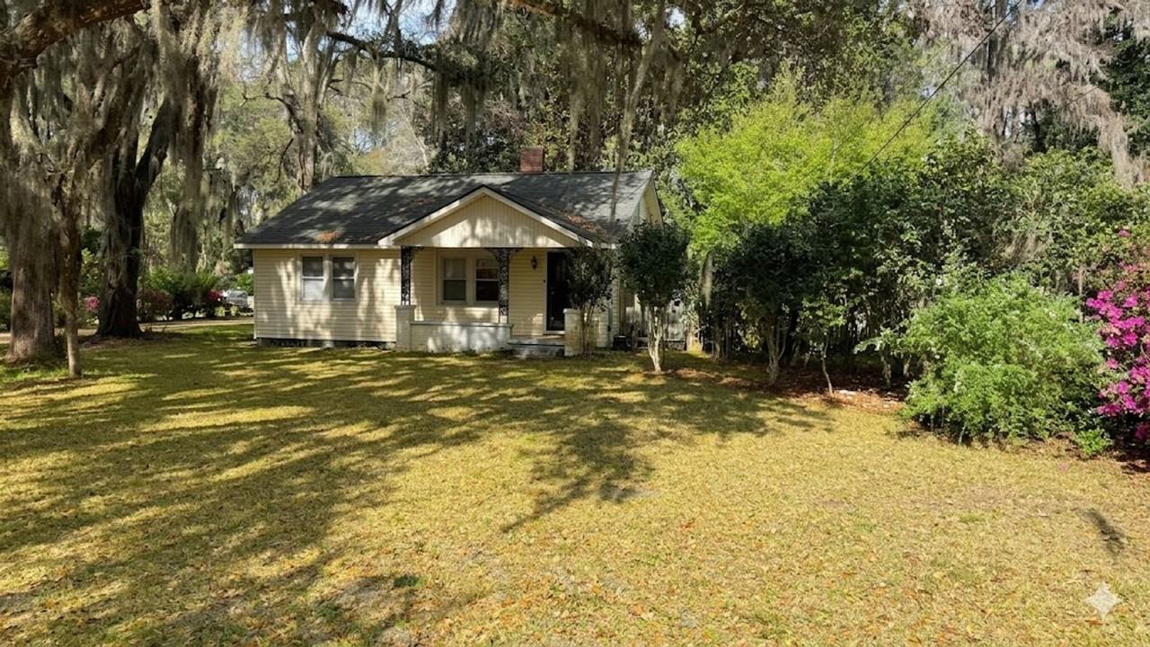 8723 Hurst Ave - Photo 2 of 23
