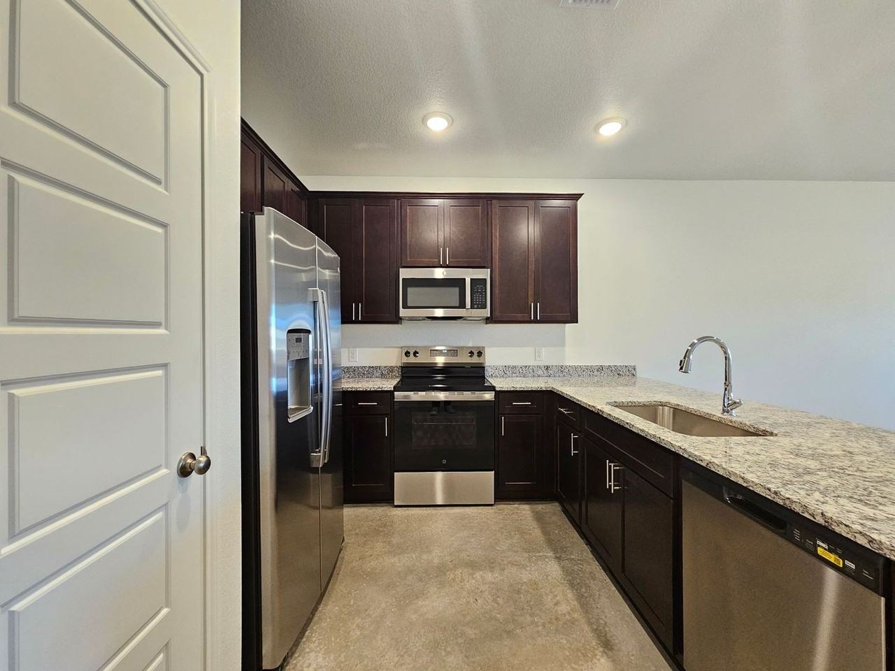 644 Pacific Crest Trl - Photo 3 of 22