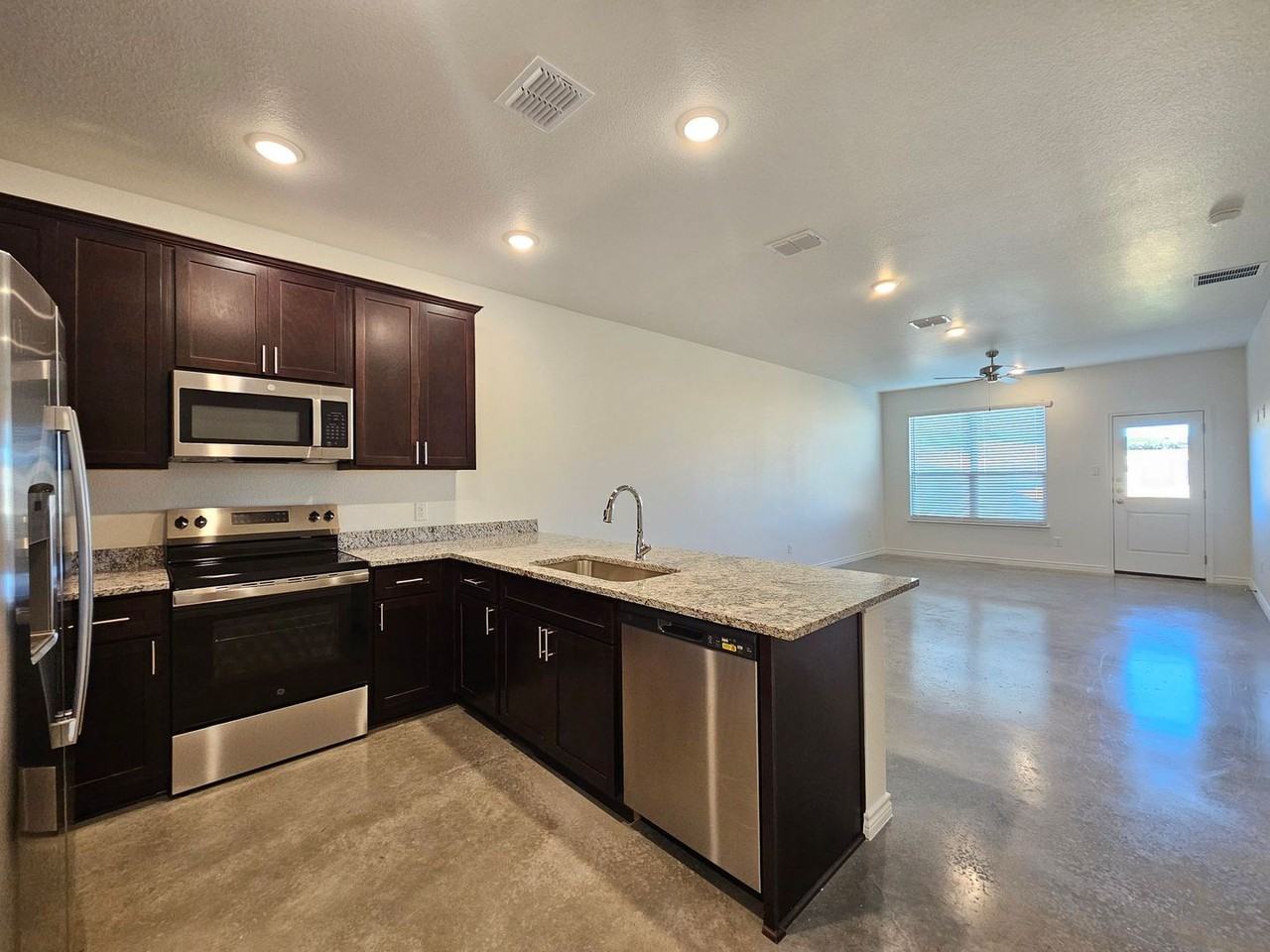 644 Pacific Crest Trl - Photo 5 of 22