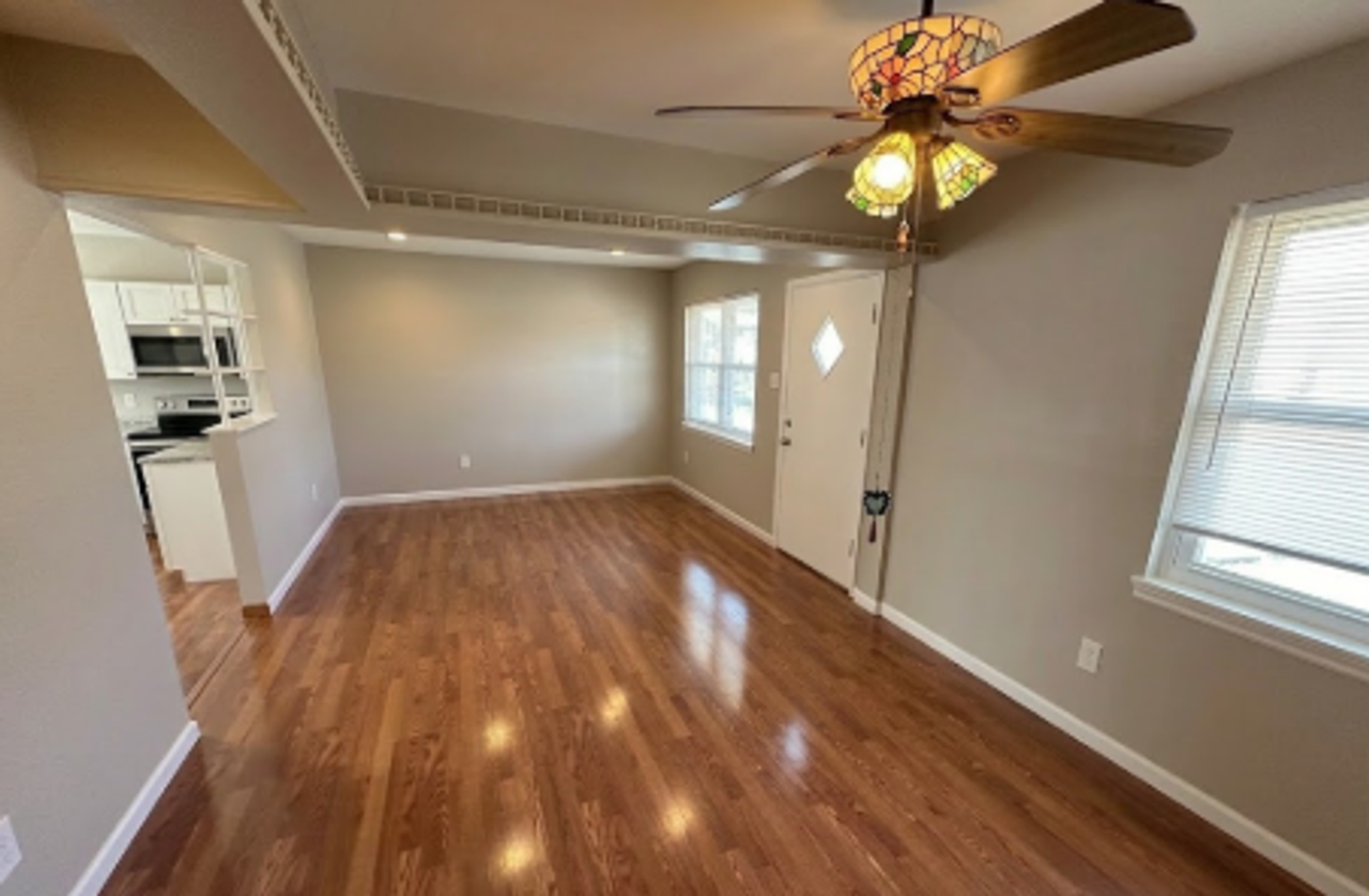 803 Sandy Ct - Photo 2 of 8