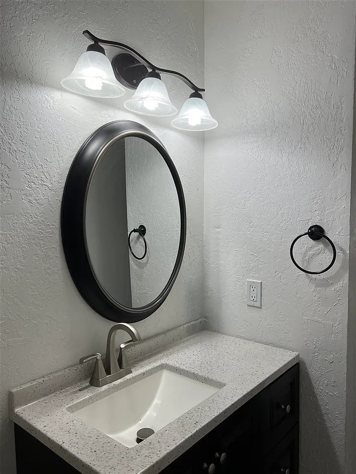 6808 Northwest Willow Springs Drive - Photo 4 of 7