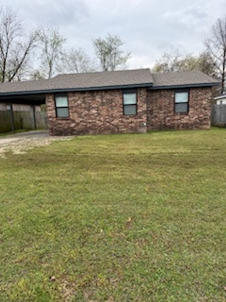 1909 N 35th St - Photo 6 of 9