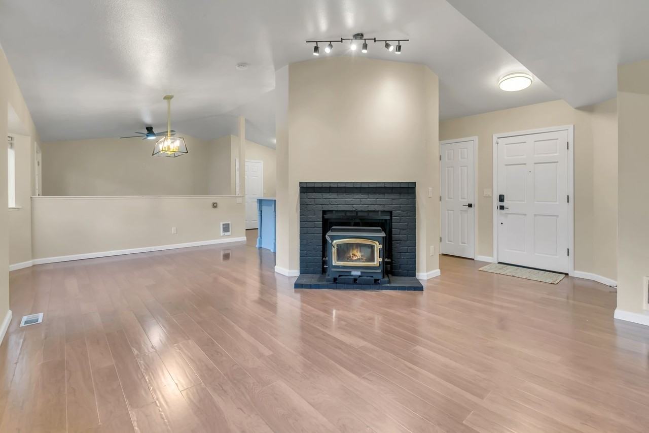 36124 52nd Ave S - Photo 6 of 32