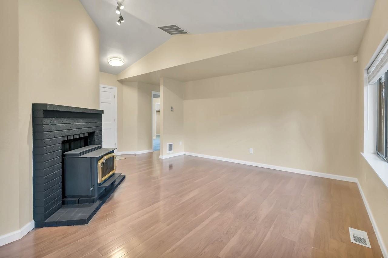 36124 52nd Ave S - Photo 7 of 32