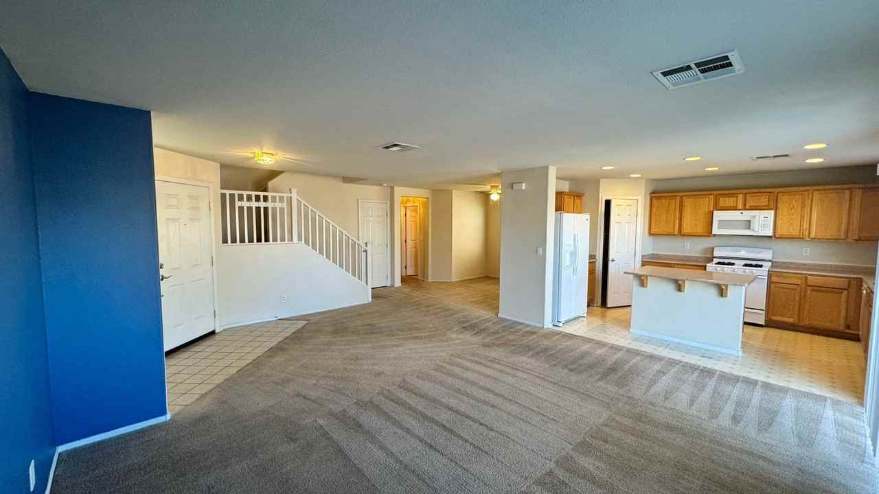 3752 Autumn King Ave - Photo 4 of 27