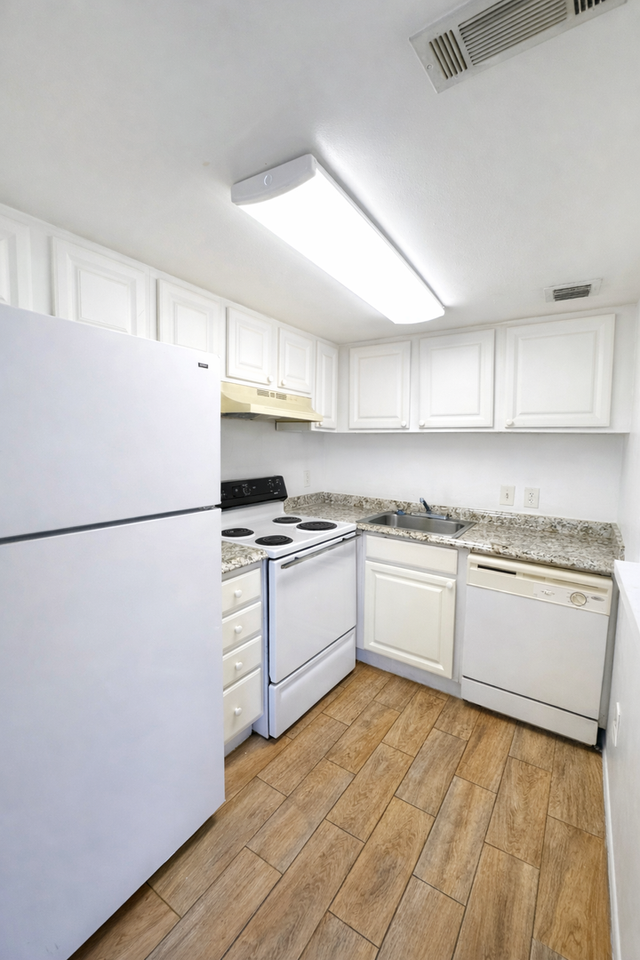 2505 N Alafaya Trl - Photo 5 of 15