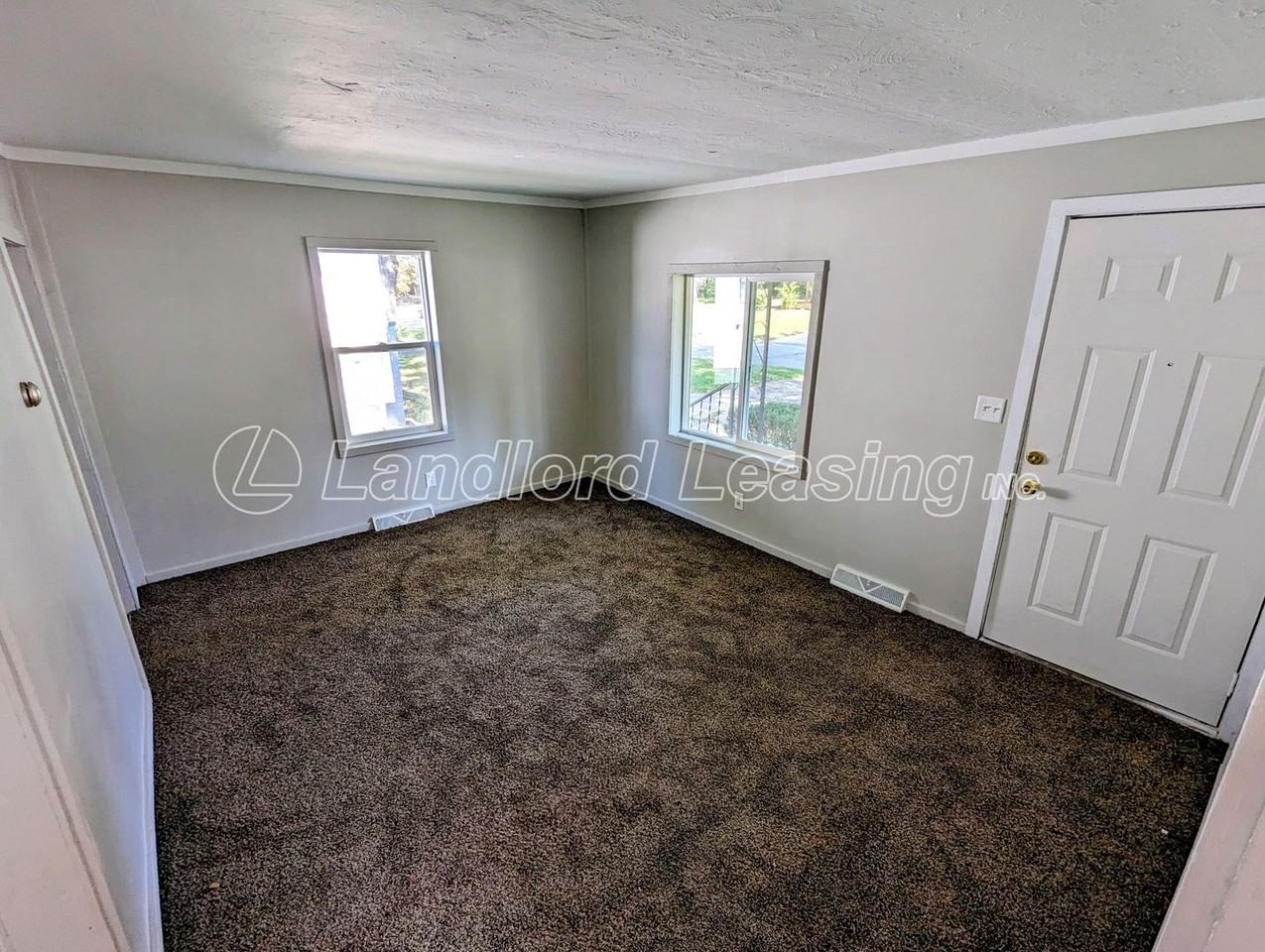 3502 Lowell Ave - Photo 2 of 15