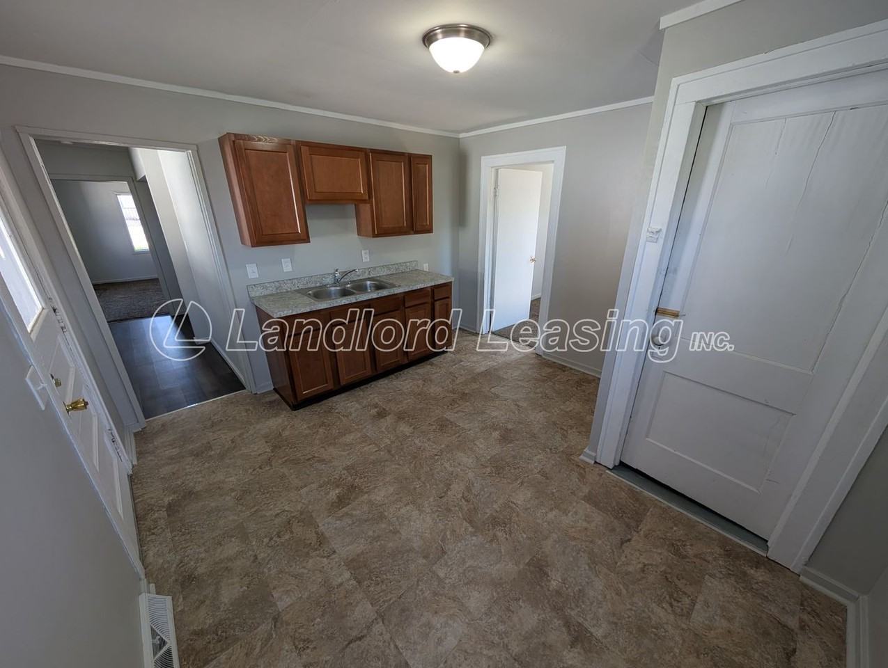 3502 Lowell Ave - Photo 5 of 15