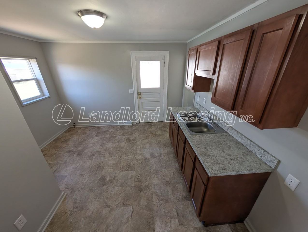 3502 Lowell Ave - Photo 6 of 15