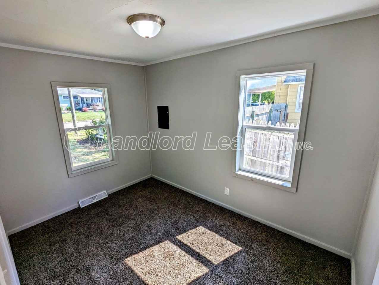 3502 Lowell Ave - Photo 7 of 15