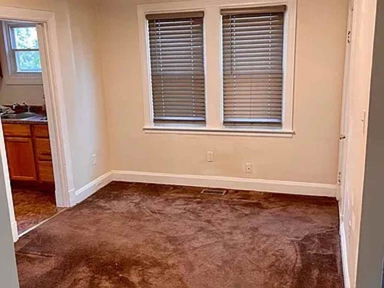 2802 Berwick Ave - Photo 5 of 36