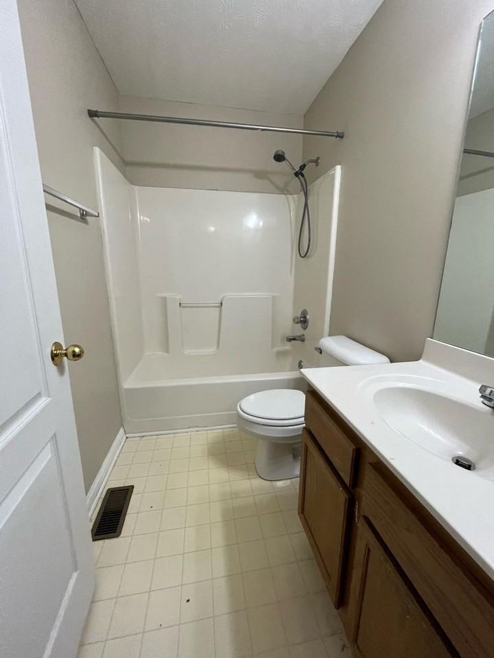 223 John Sutherland Dr - Photo 5 of 12