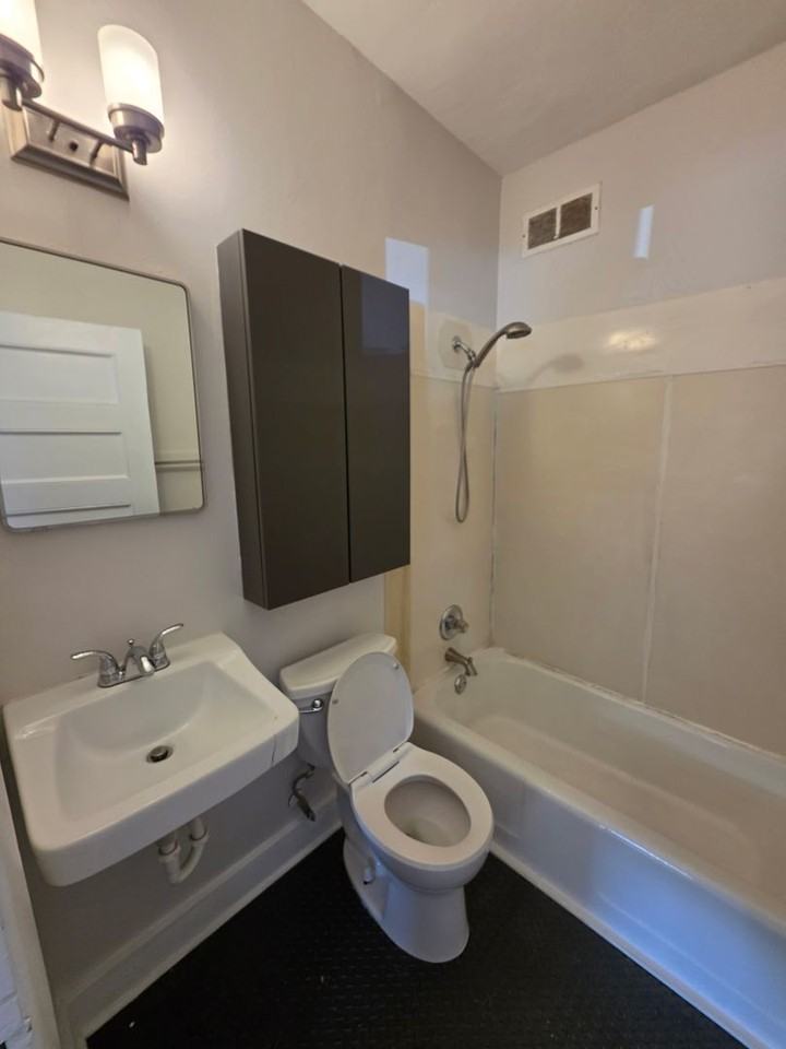 1464 Elizabeth St #2 - Photo 6 of 10