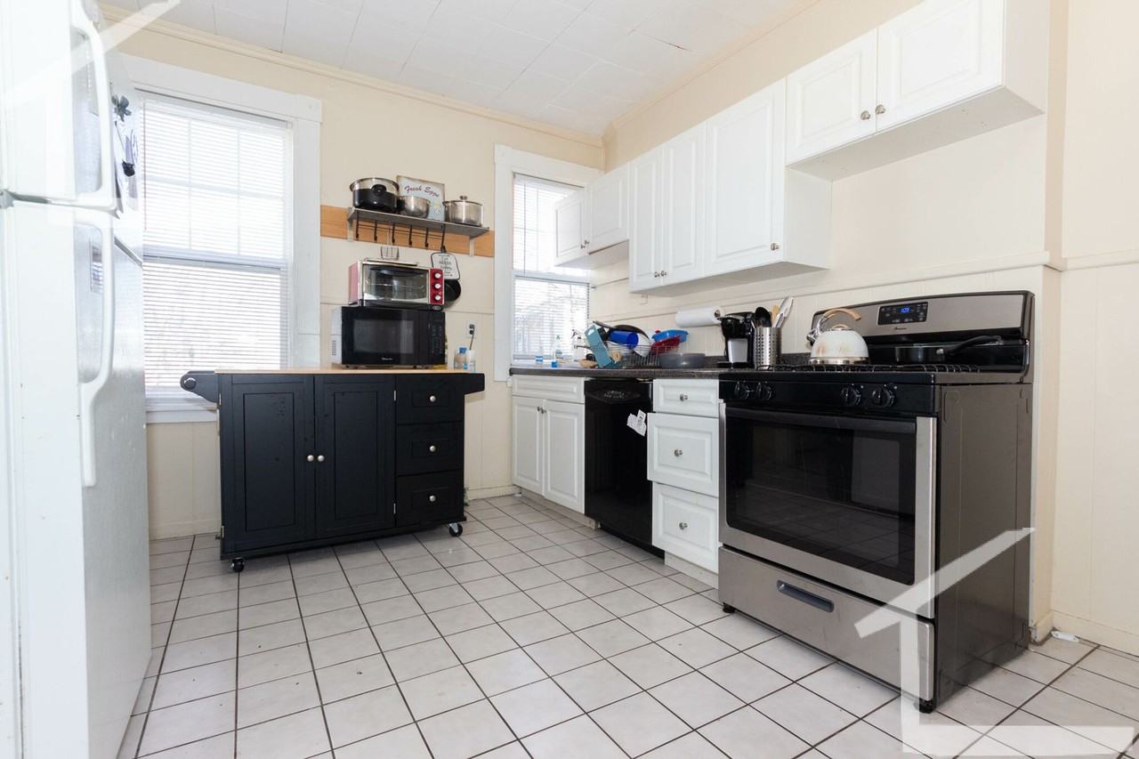 11 Bennett St - Photo 5 of 19