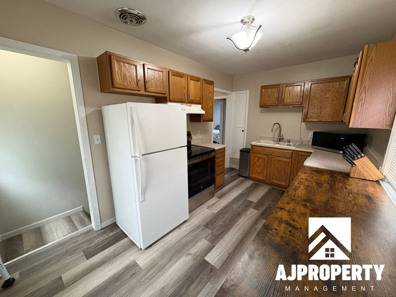 809 E Presentation St - Photo 5 of 20