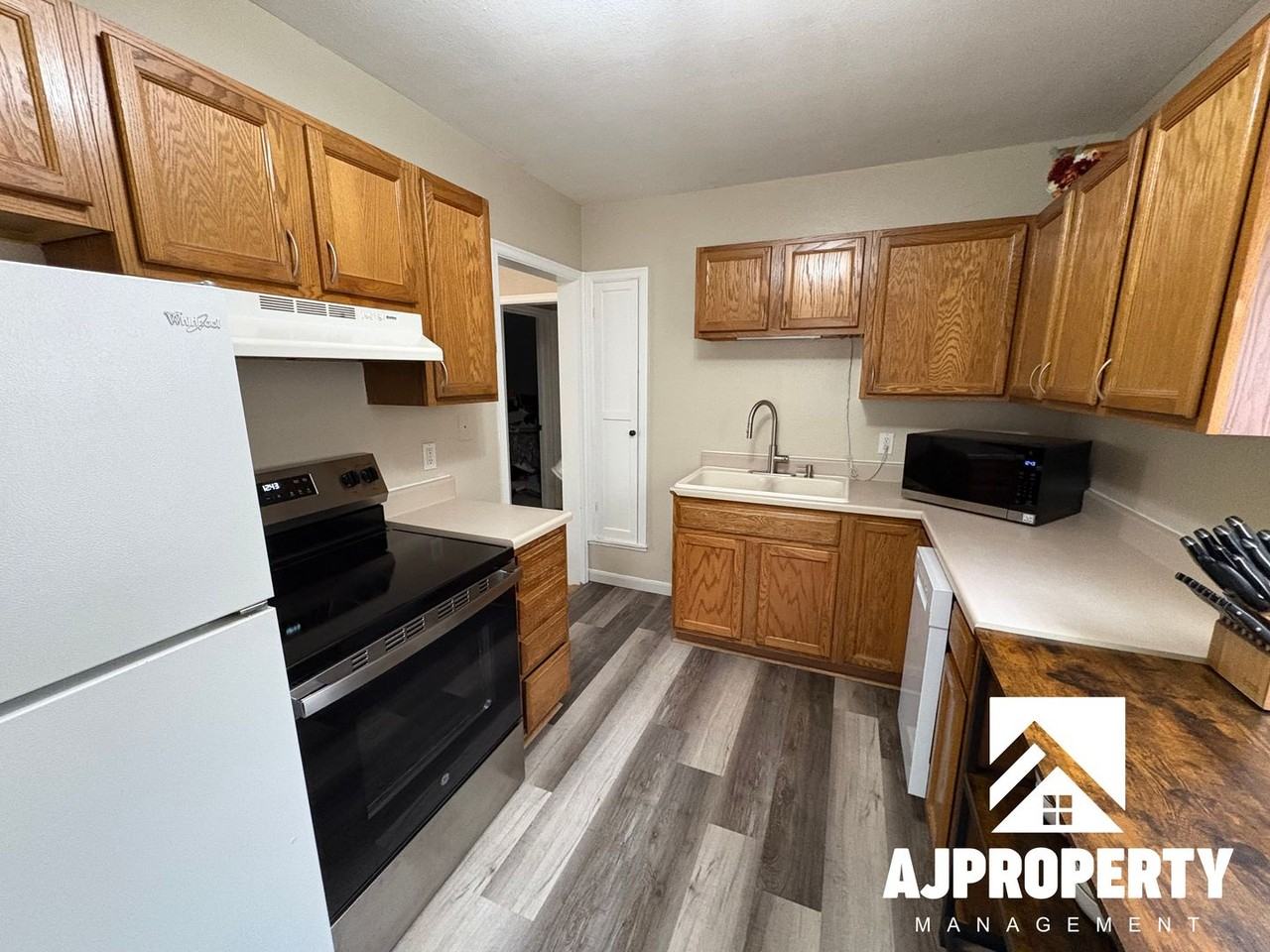 809 E Presentation St - Photo 6 of 20