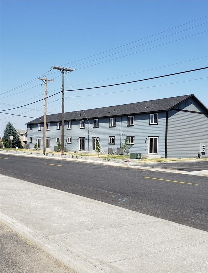 3-bedroom, 2.5-bath townhouse - Photo 3 of 12