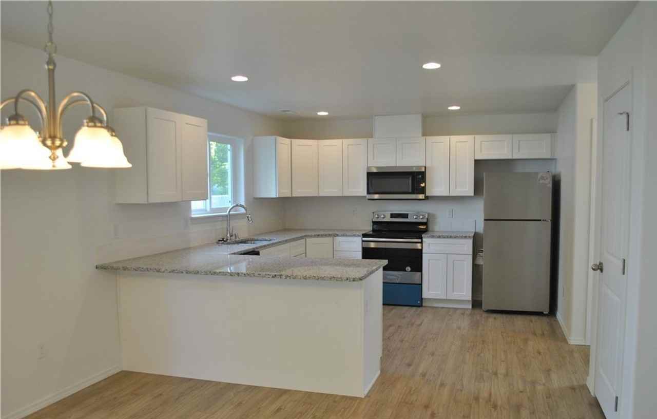 3-bedroom, 2.5-bath townhouse - Photo 4 of 12