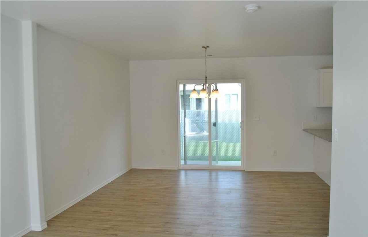 3-bedroom, 2.5-bath townhouse - Photo 6 of 12