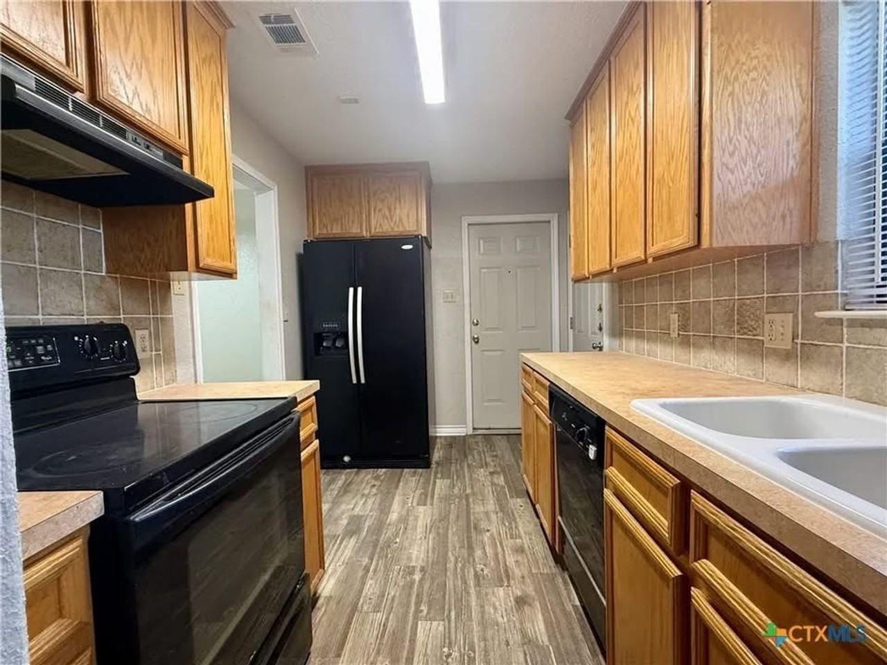 1202 Stewart St - Photo 2 of 7