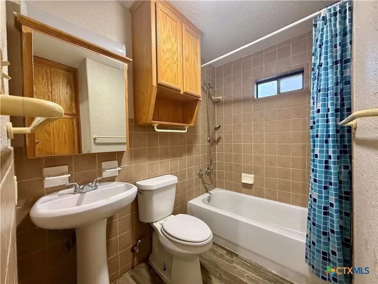 1202 Stewart St - Photo 4 of 7