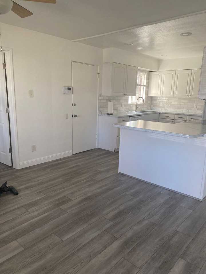 760 Broadway Blvd - Photo 4 of 40