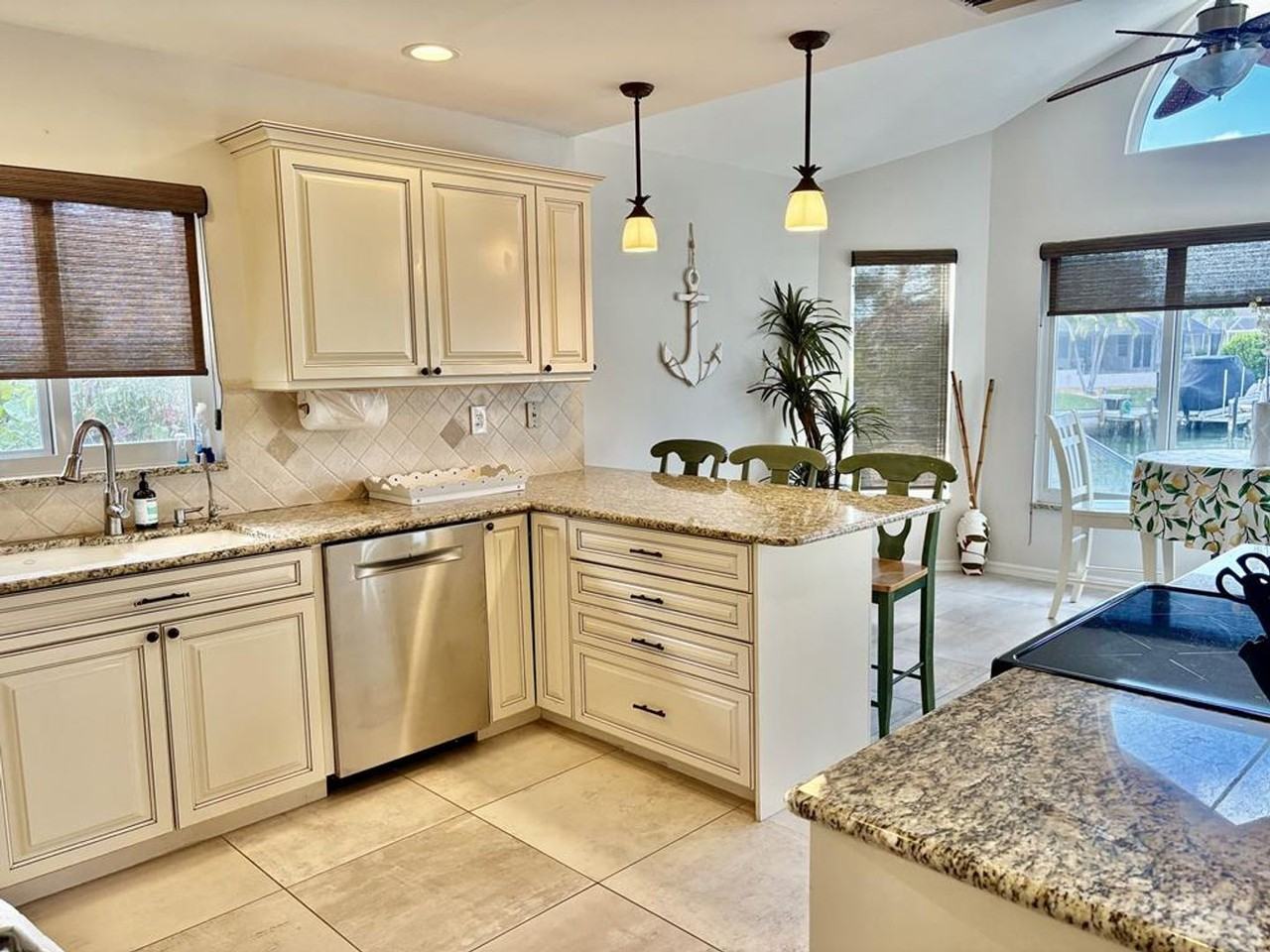 448 Parkhouse Ct - Photo 3 of 13