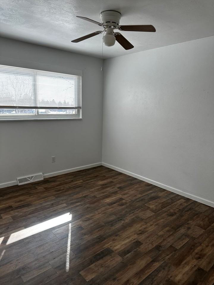 1519 Mckay Way - Photo 3 of 30