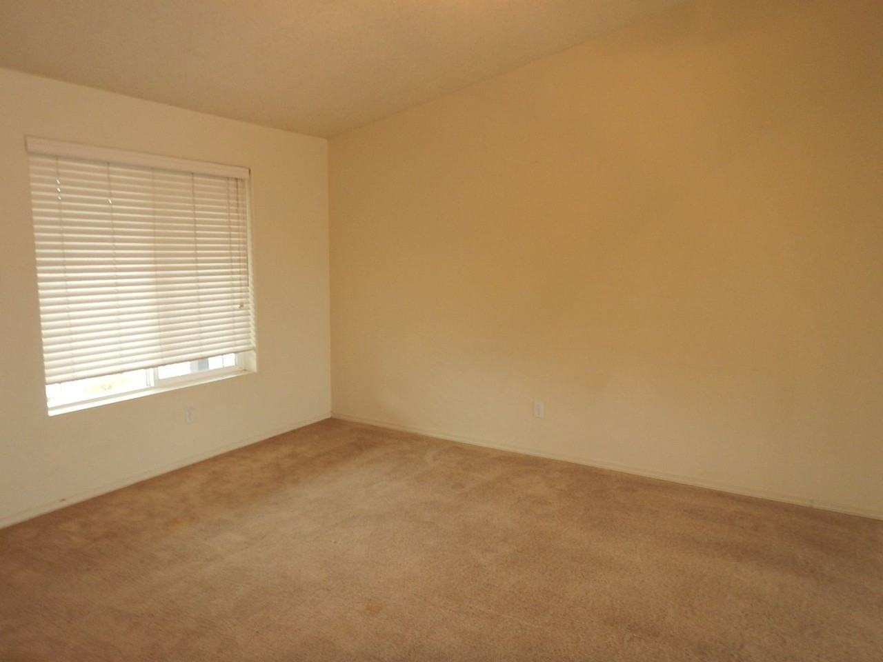 2075 Ne Timberwolf Loop - Photo 4 of 18