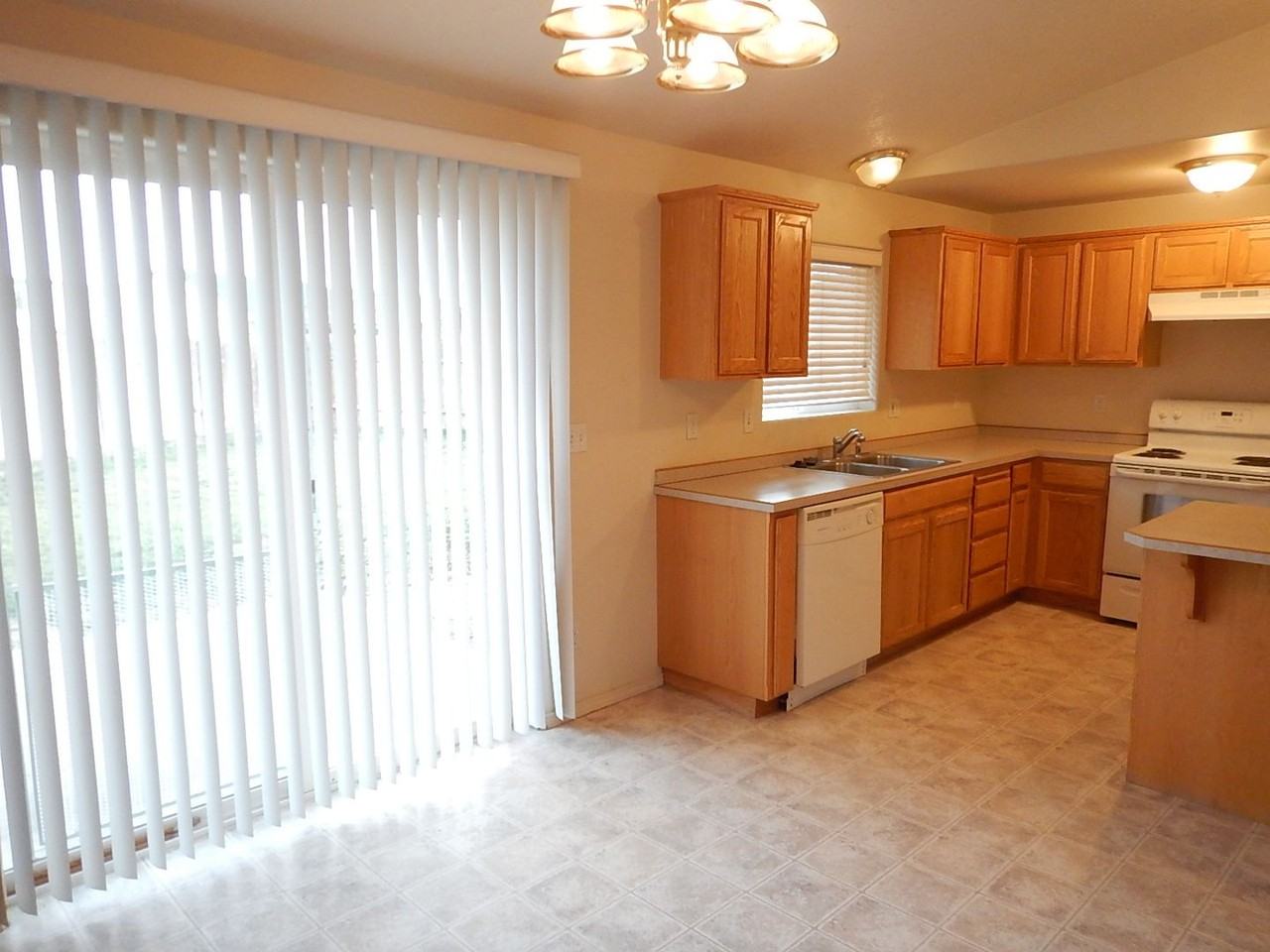 2075 Ne Timberwolf Loop - Photo 5 of 18