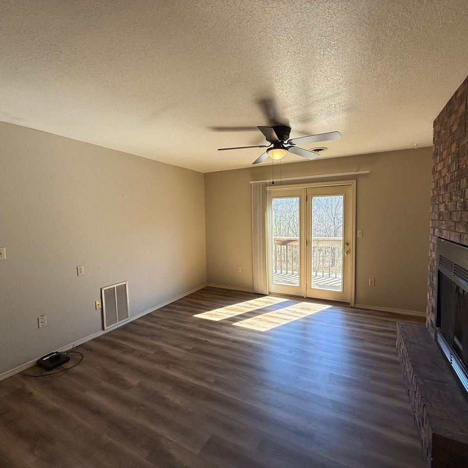 3601 Westwind Dr #04 - Photo 4 of 18