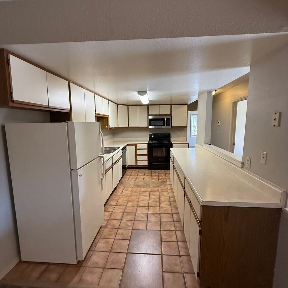 3601 Westwind Dr #04 - Photo 6 of 18