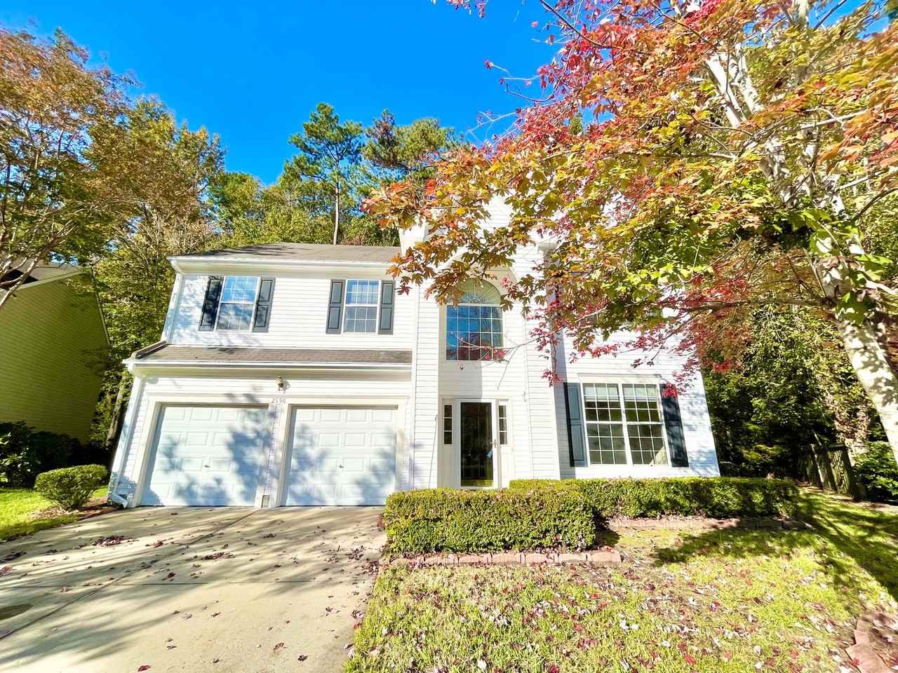 2596 Penshurst Way - Photo 2 of 41