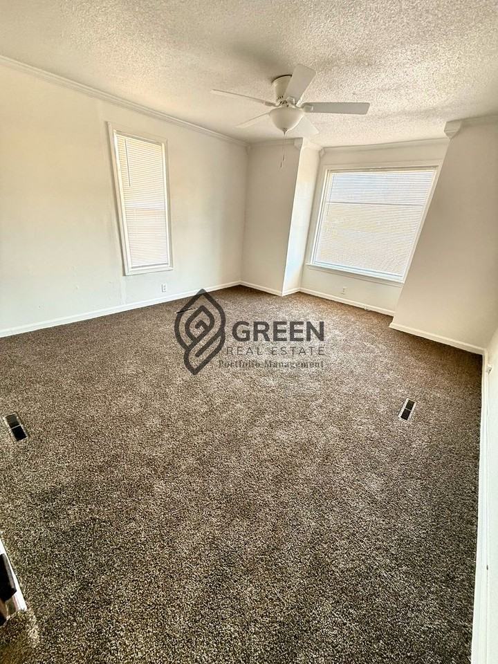 258 W Water St - Photo 2 of 11