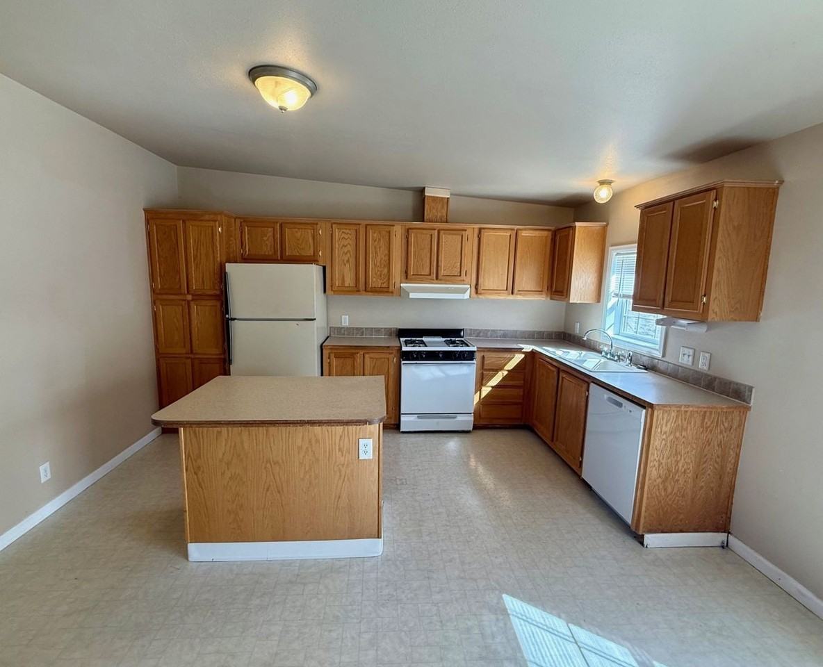 1545 Alta Vista St - Photo 5 of 14