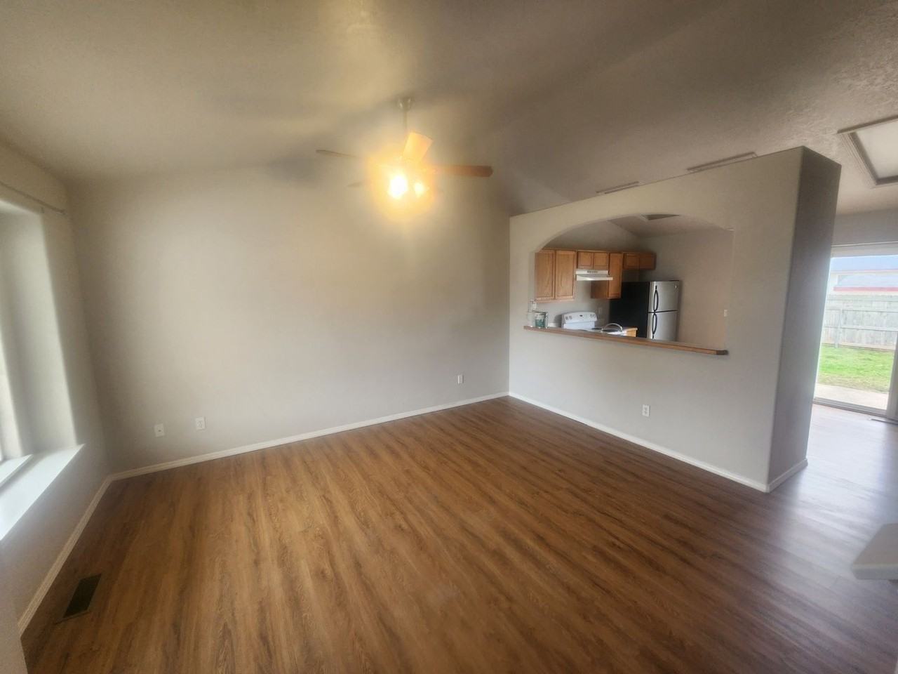 1414 W Florida Ave - Photo 2 of 11