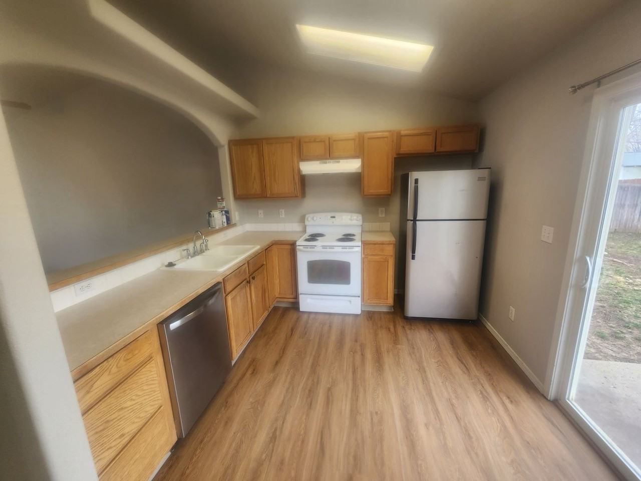 1414 W Florida Ave - Photo 3 of 11