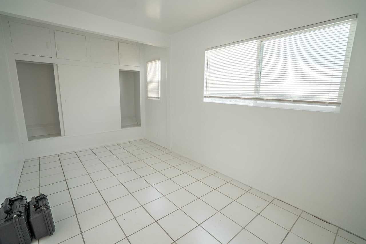 24012 Arch St - Photo 5 of 11