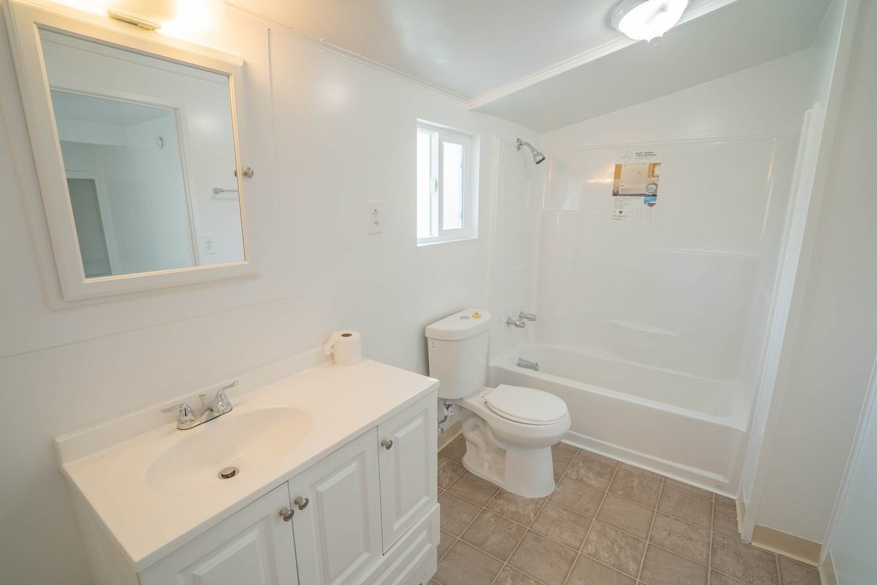 24012 Arch St - Photo 6 of 11