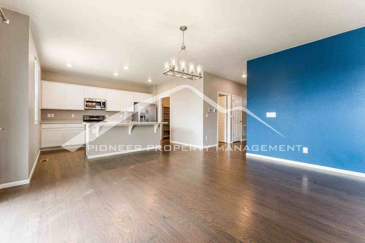 6904 Clarke Dr - Photo 3 of 13