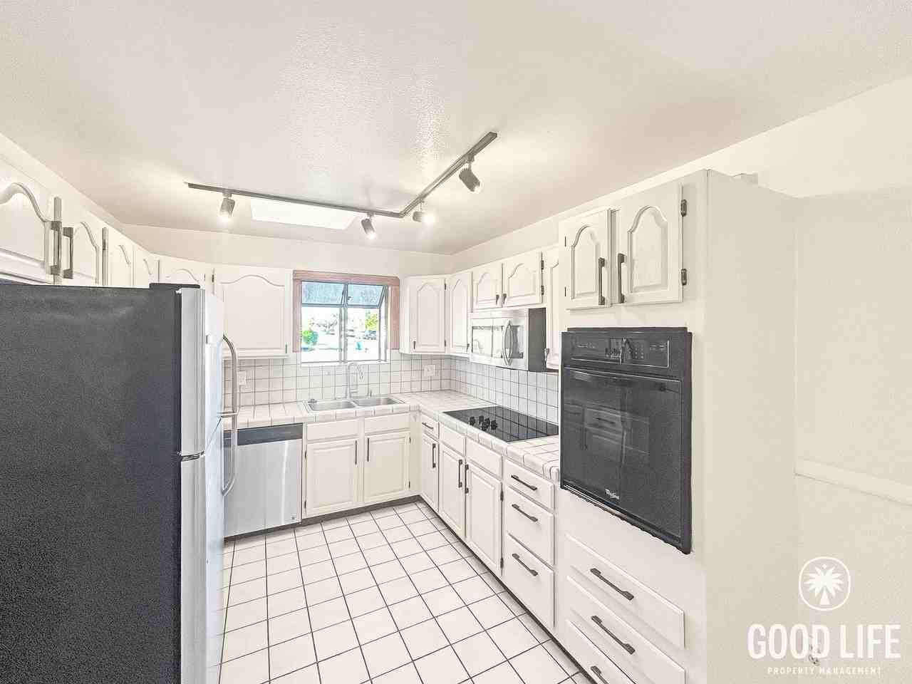 5047 Glasgow Dr - Photo 7 of 23