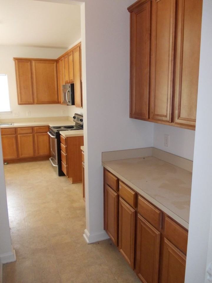 7104 Smithton Ln - Photo 4 of 19