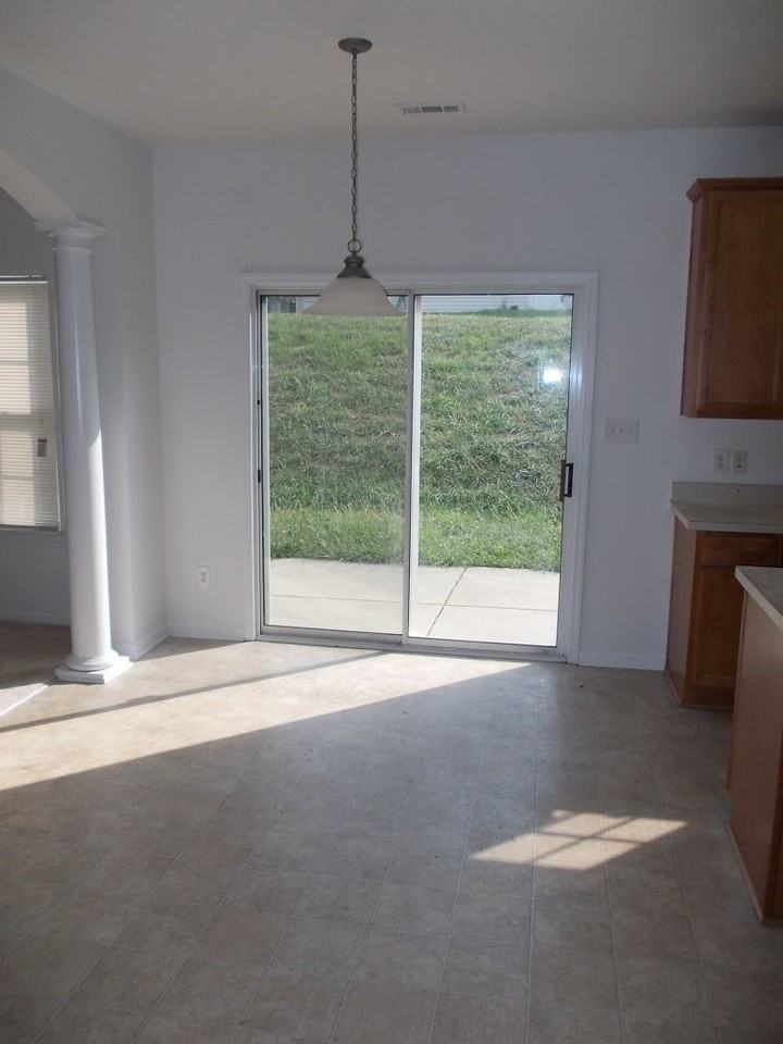 7104 Smithton Ln - Photo 6 of 19